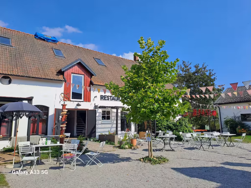 Restaurangen från gården
